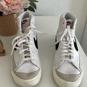 White Nike blazer 77s